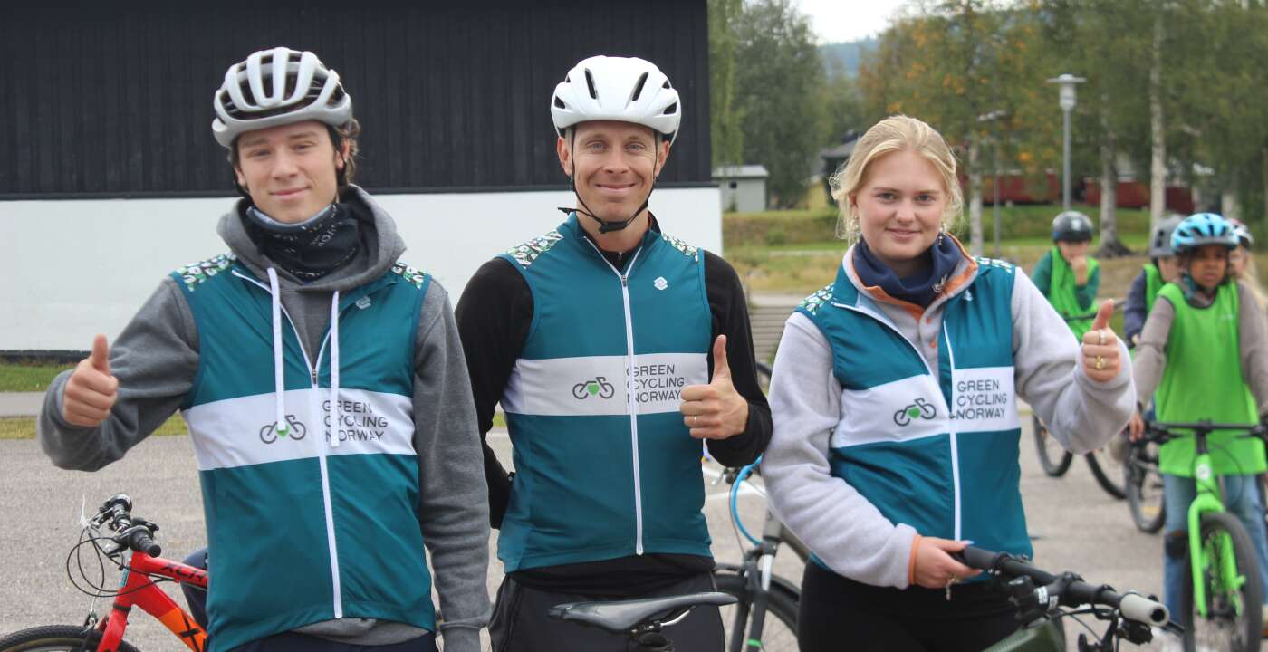 Jonas Orset (midten) og medhjelperne fra Grenn Cycling Norway.